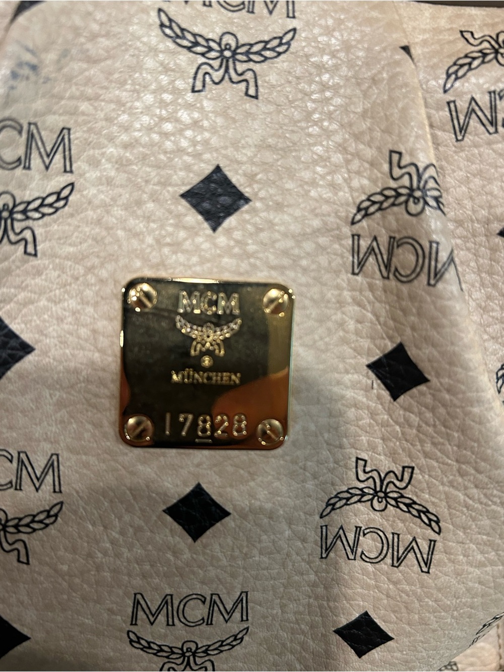 MCM All-Leather Visetos Tote – Beige Monogram - Picture 4 of 8